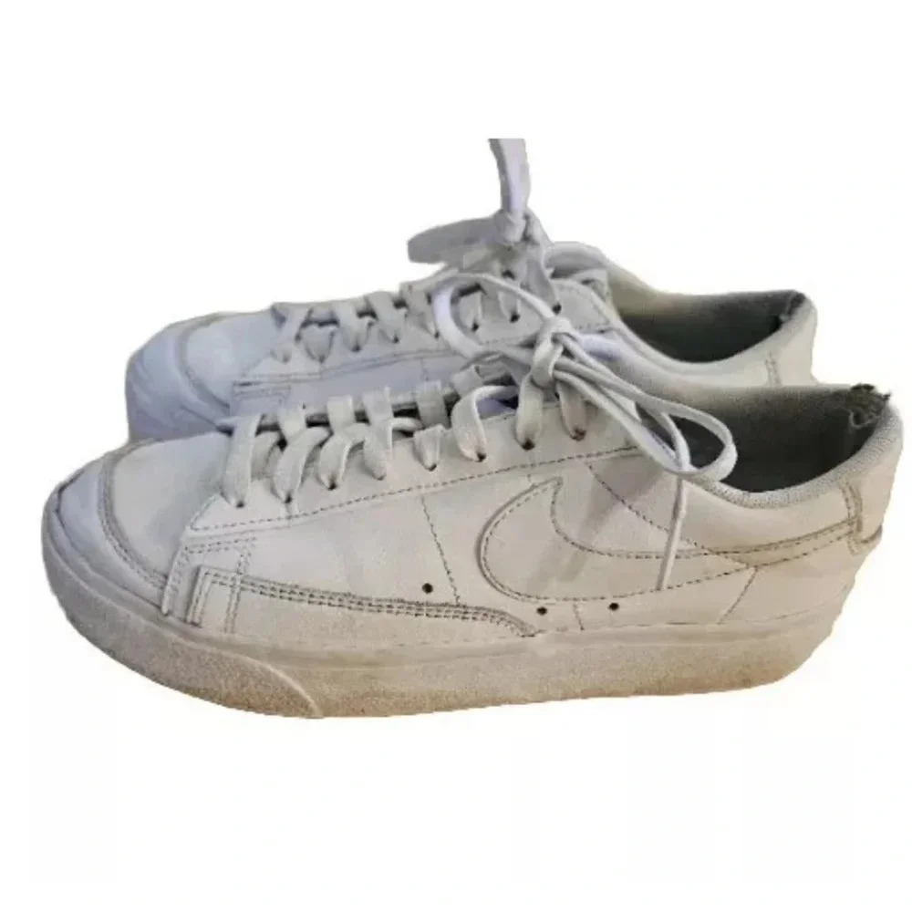 Nike Blazer Low 77 Wmn’s Size 8 White Swoosh Athletic Activewear Shoes Sneaker